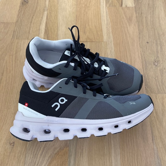 On Running Cloudrunner Shoes 
Current condition, see last 4 photos updated. - Picture 2 of 8